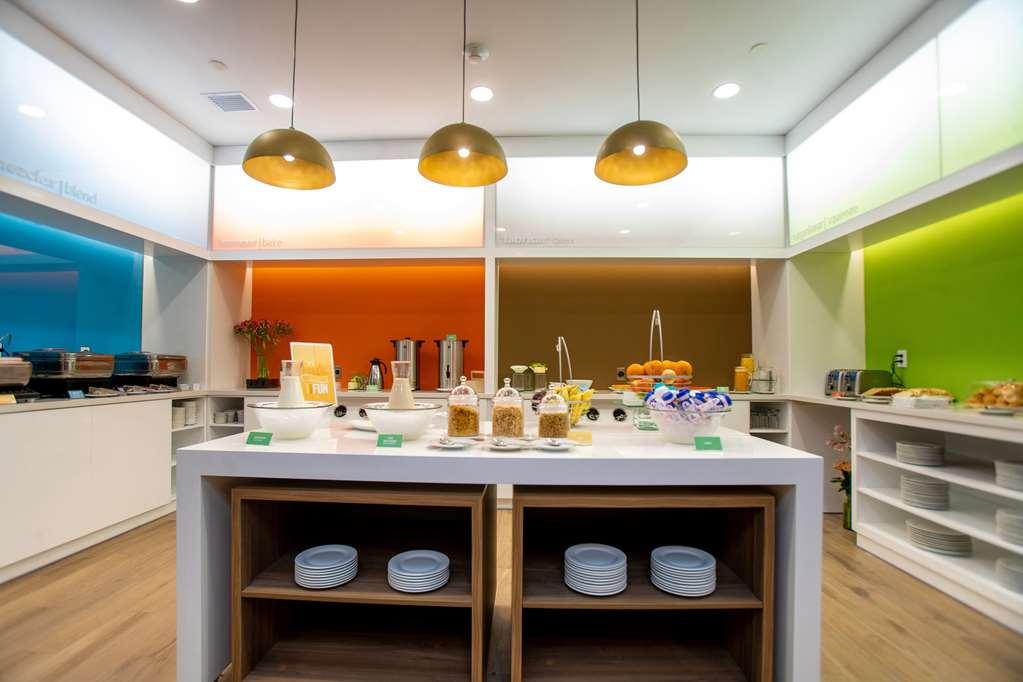 Hampton By Hilton Quito La Carolina Park Hotel Ресторант снимка