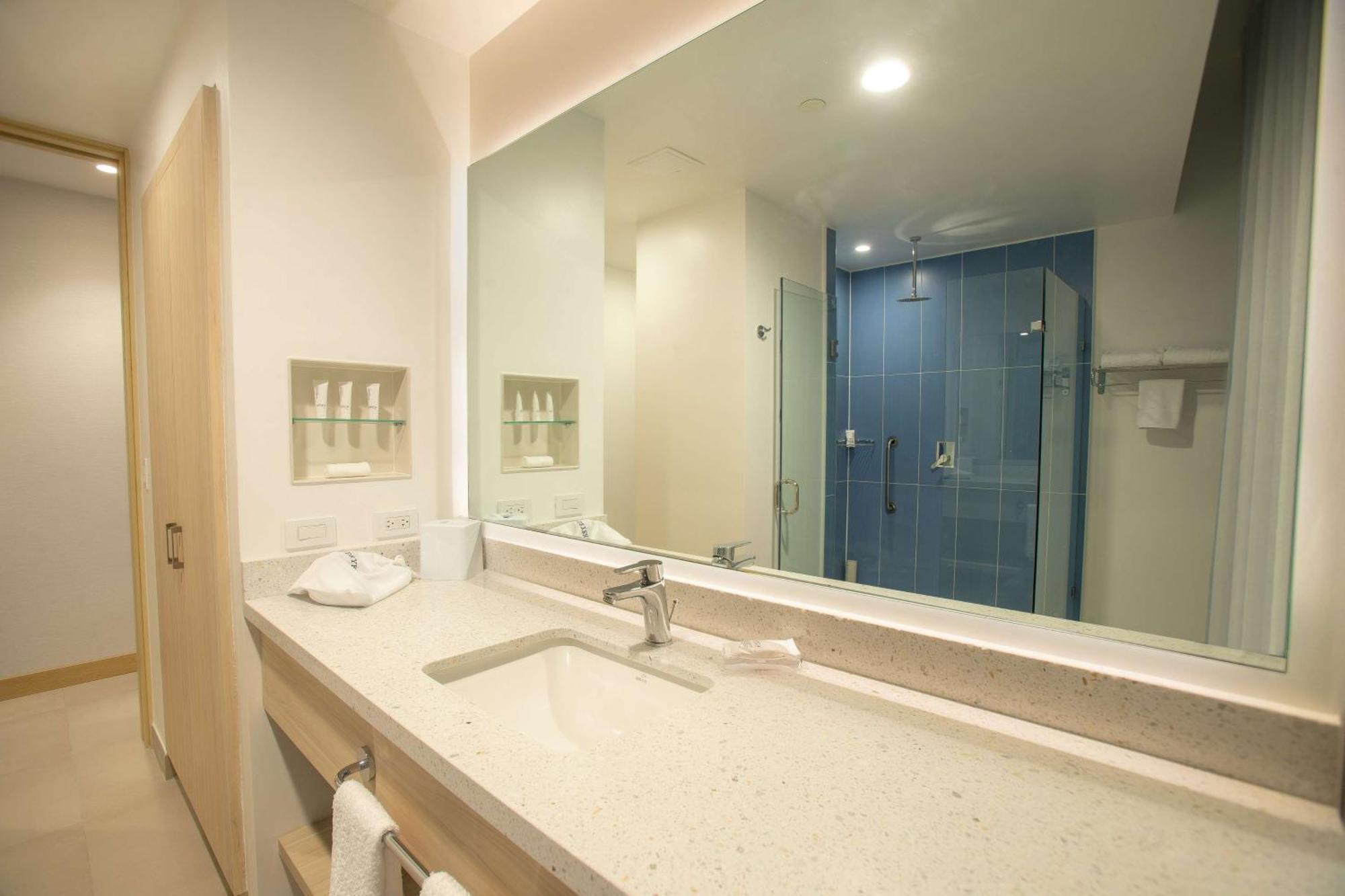 Hampton By Hilton Quito La Carolina Park Hotel Екстериор снимка