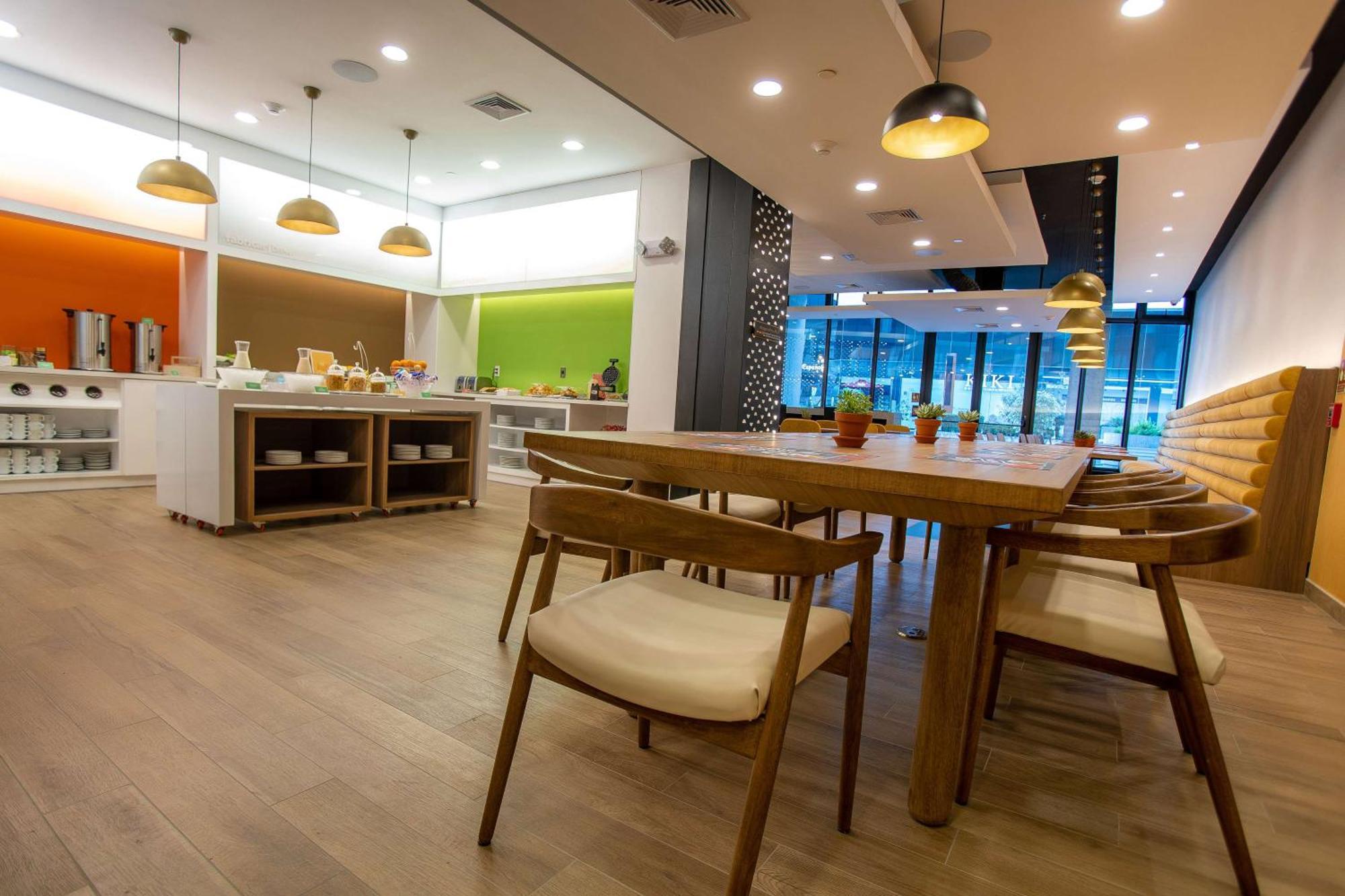 Hampton By Hilton Quito La Carolina Park Hotel Екстериор снимка